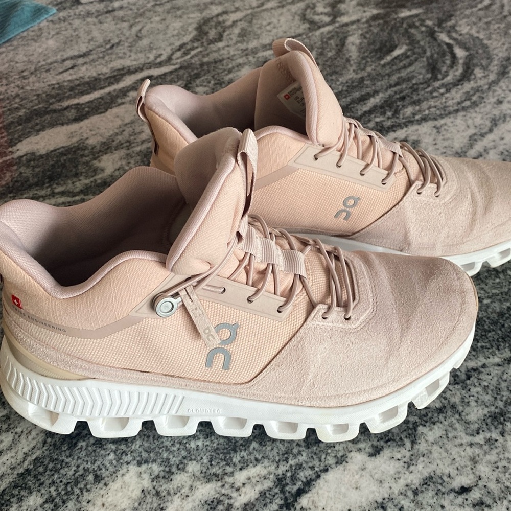 On Cloud High Top Womens 8.5